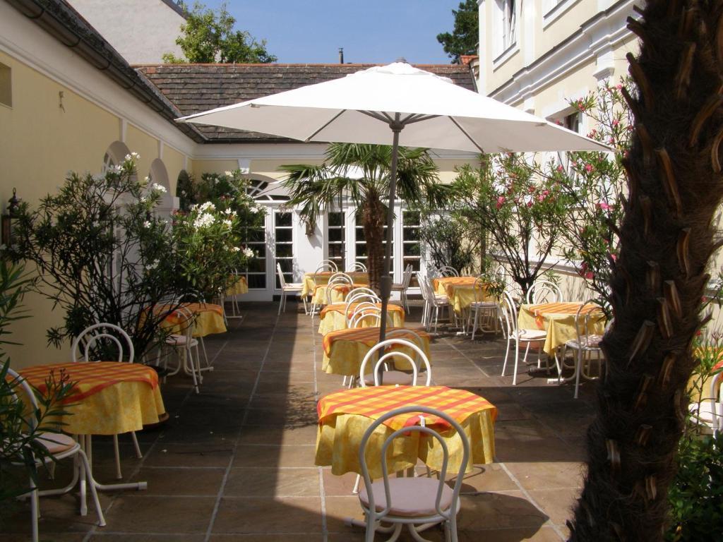 Hotel Landhaus Fuhrgassl-Huber Vienna Exterior photo
